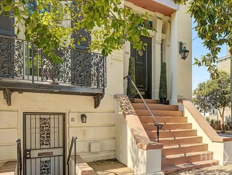 25 W Perry Street, Savannah, GA 31401 - #3