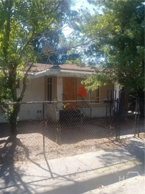 639 W 34th Street, Savannah, GA 31415