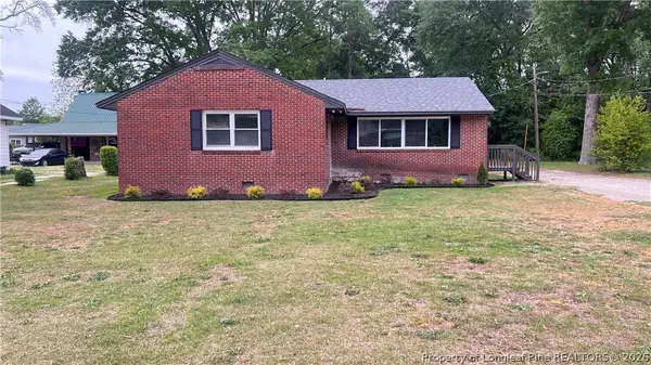 212 Peachtree Street, Red Springs, NC 28377