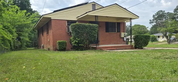 909 Rochester Drive, Fayetteville, NC 28305