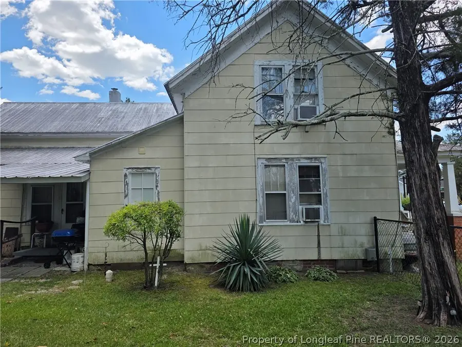 211 S Elm Avenue, Dunn, NC 28334 - #3