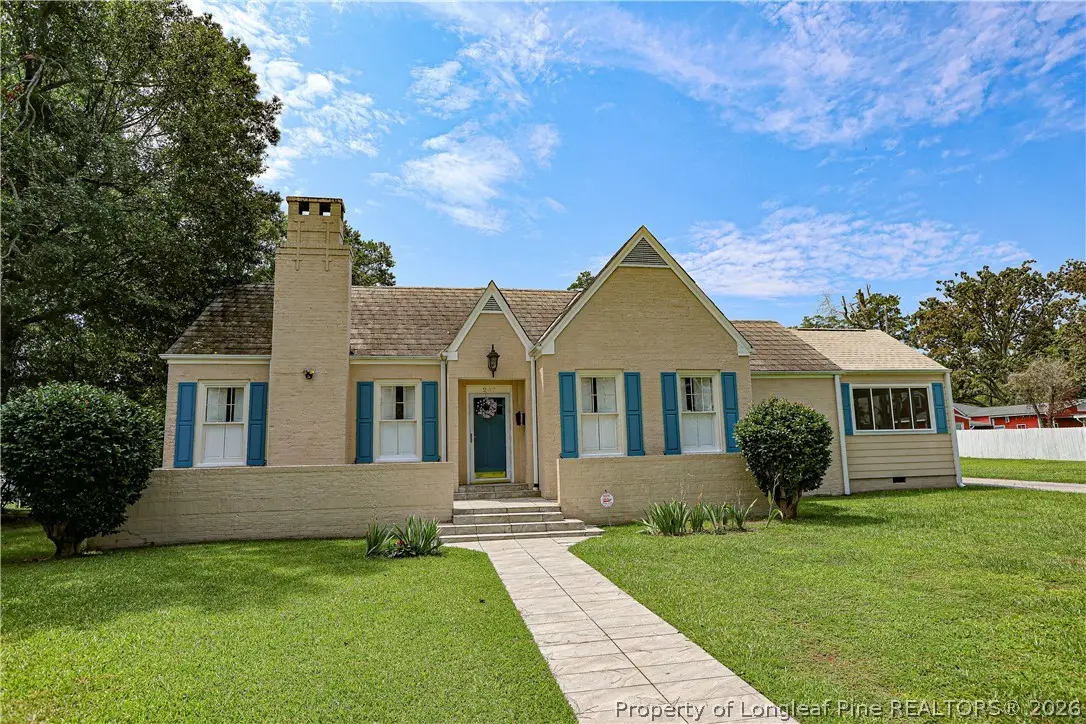 207 W 18th Street, Lumberton, NC 28358 - #1