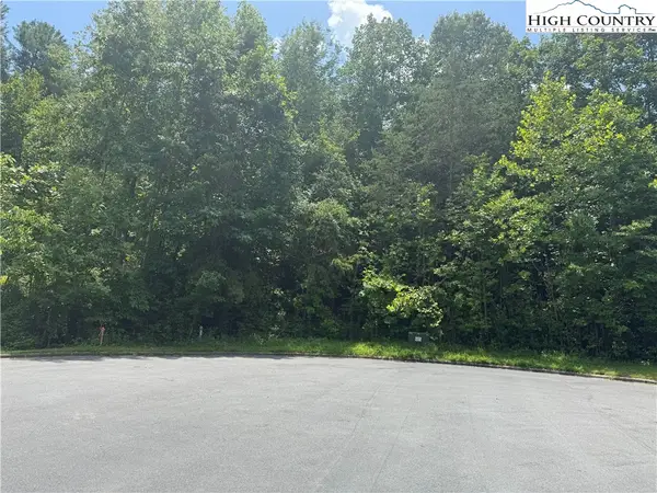 1047 Williamsburg Drive, Lenoir, NC 28645