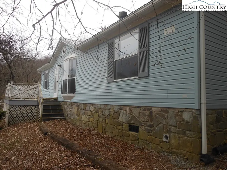 111 Oxford Lane, Blowing Rock, NC 28605 - Image #2