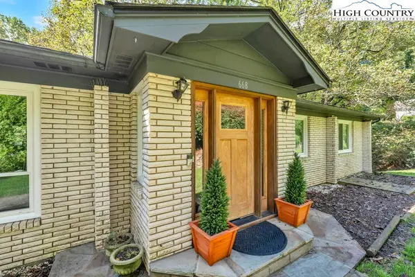 668 Dogwood Road, Boone, NC 28607