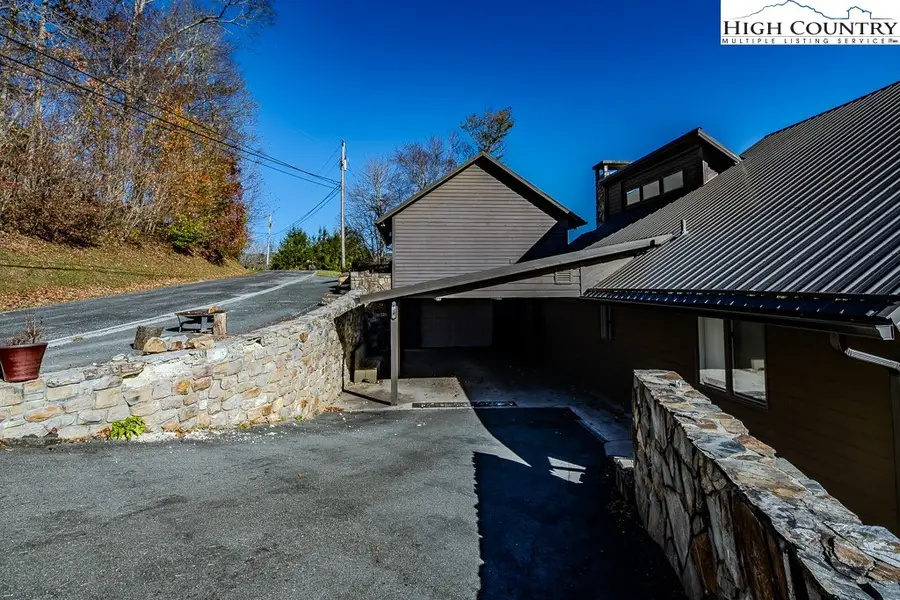 820 Hemlock Drive, Newland, NC 28657 - Image #3