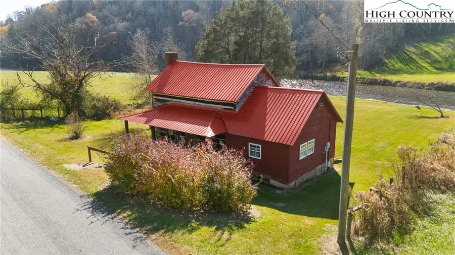 401 Old Field Creek Road, Grassy Creek, NC 28631 - Image #3