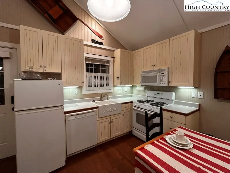 40 Fish Camp Circle, Newland, NC 28657 - Image #3