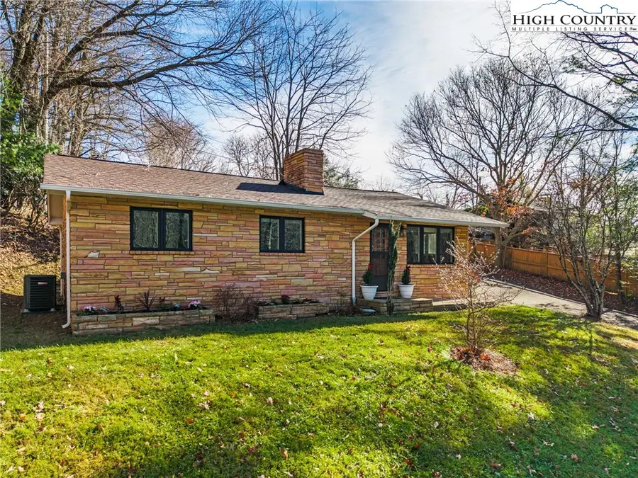 160 W Grandview Heights, Boone, NC 28607 - Image #2