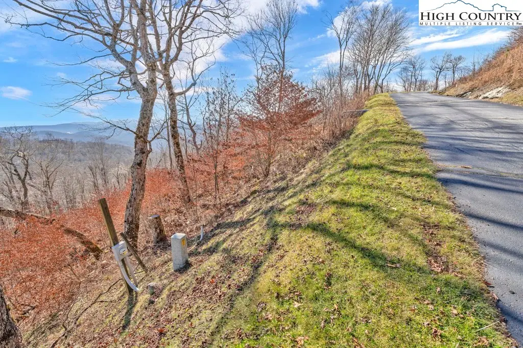 208 Cloud Spring Drive, Sugar Mountain, NC 28604 - Image #1