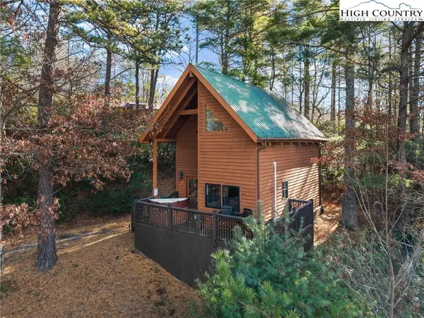 68 Bear Den Mountain View Drive, Spruce Pine, NC 28777