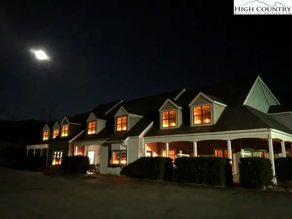 10545 Nc Highway 105, Banner Elk, NC 28604