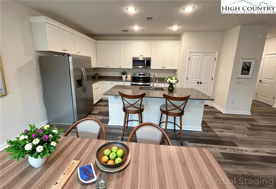 578 NE 30th Ave. Circle, Hickory, NC 28601 - #2