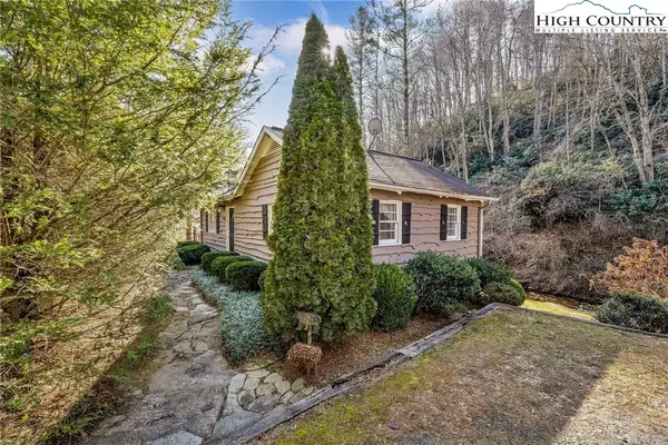 2862 Lower Nettle Knob Road, West Jefferson, NC 28694