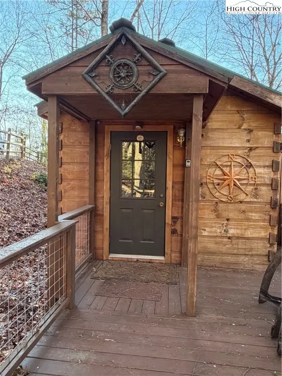 157 Wolf Trail, McGrady, NC 28649