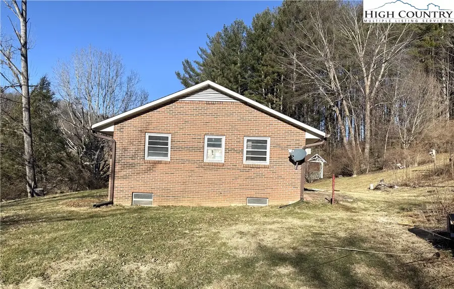 288 Sussex Road, Grassy Creek, NC 28631 - Image #2