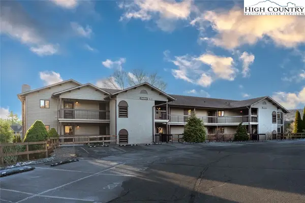 884 Chetola Lakes Drive #302 Cardinal Bldg., Blowing Rock, NC 28605