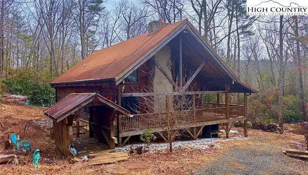 1694 Humpback Mountain Road, Spruce Pine, NC 28777