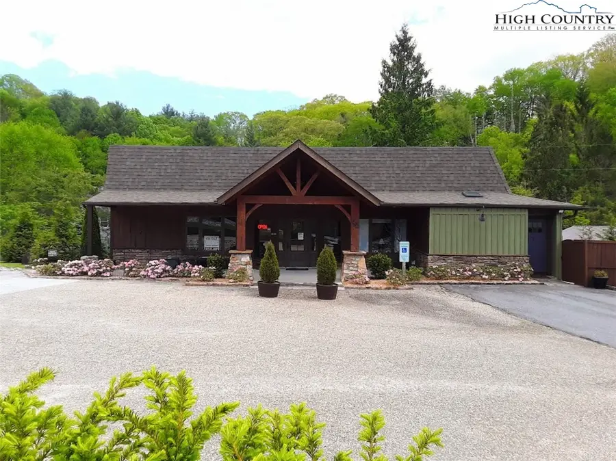 444 S Beech Mountain Parkway, Banner Elk, NC 28604 - #2