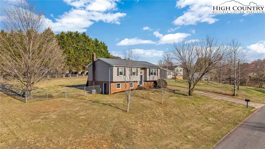 166 Lynnewood Drive, Mount Airy, NC 27030 - #3