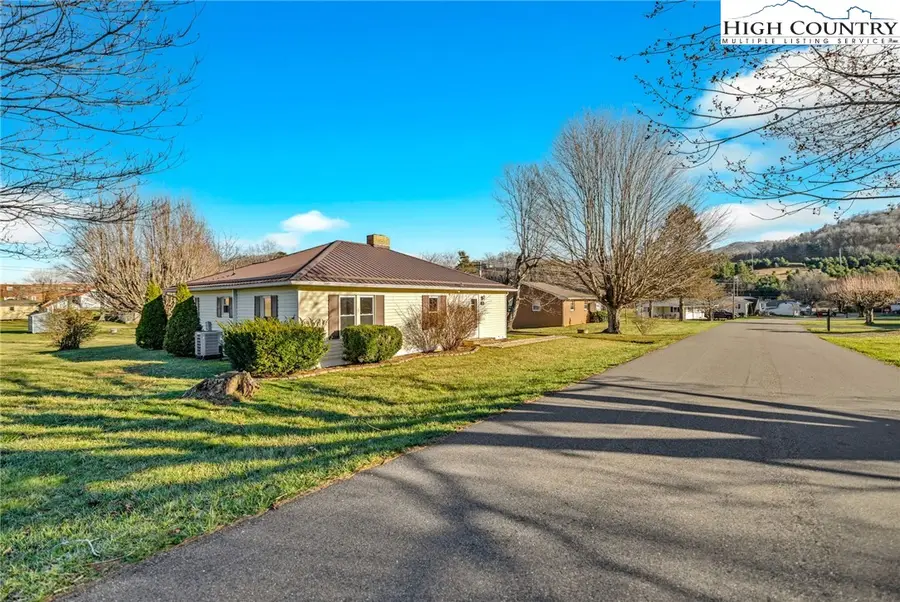 186 King Street, West Jefferson, NC 28694 - #2