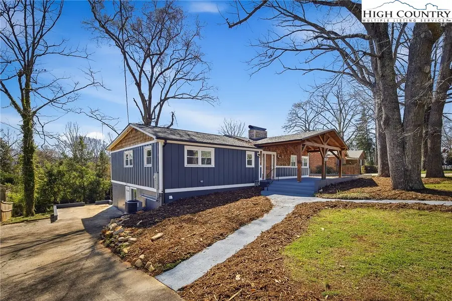 223 W Park Drive, Morganton, NC 28655 - #2