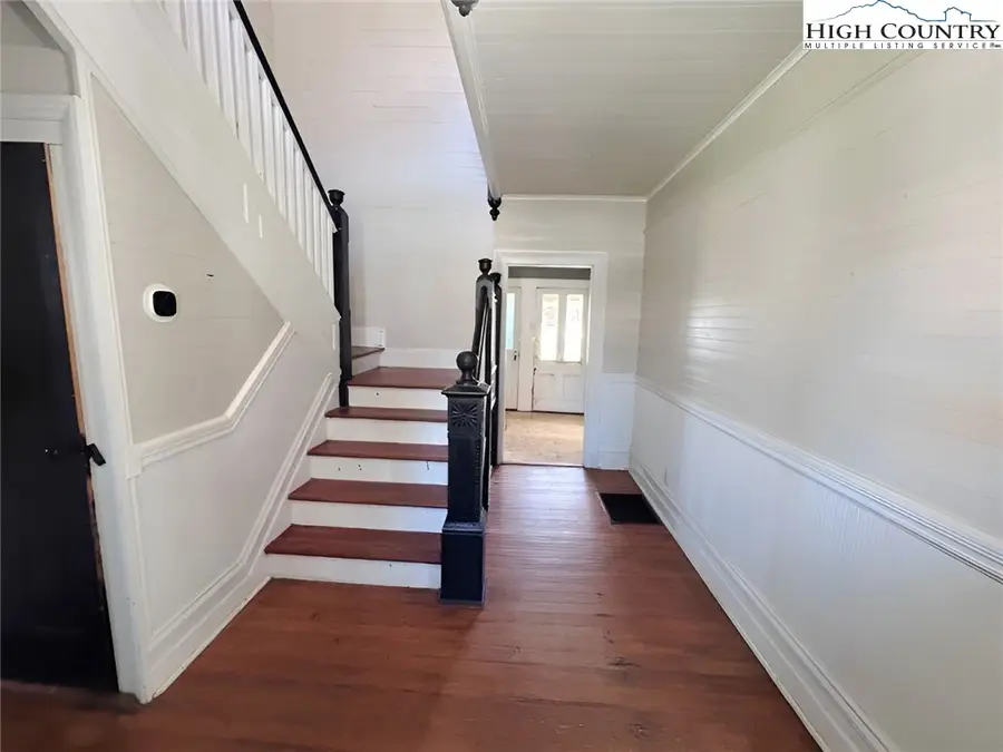 202 E Central Avenue, Catawba, NC 28609 - #2