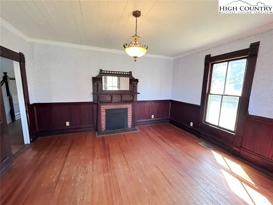 202 E Central Avenue, Catawba, NC 28609 - #3