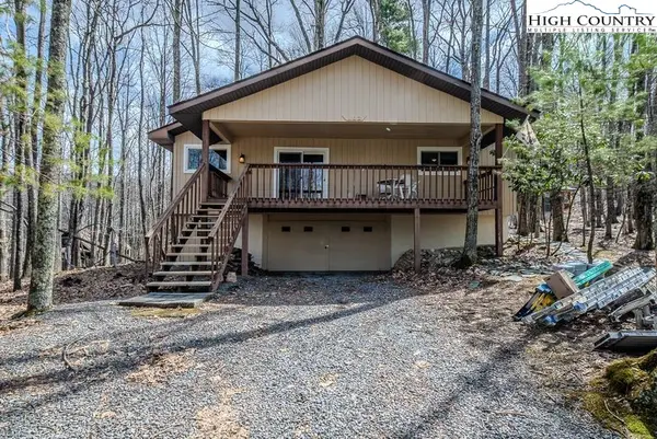 102 N Hickory Lane, Beech Mountain, NC 28604