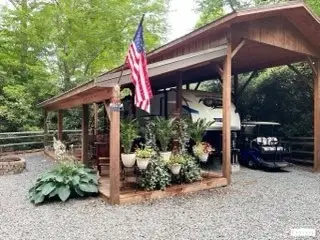 21 Pepperidge Lane, Newland, NC 28657
