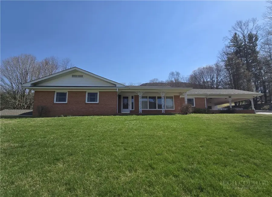 119 Forest Hill Dr, West Jefferson, NC 28694 - #2