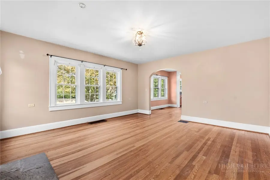 306 Wilton Avenue, West Jefferson, NC 28694 - #3