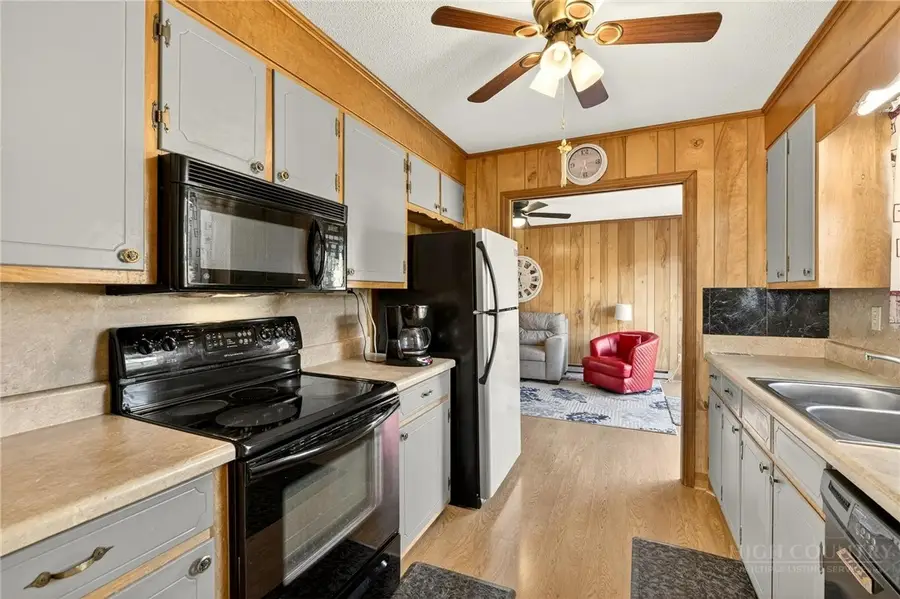 708 NE Wilmore Street, Lenoir, NC 28645 - #3