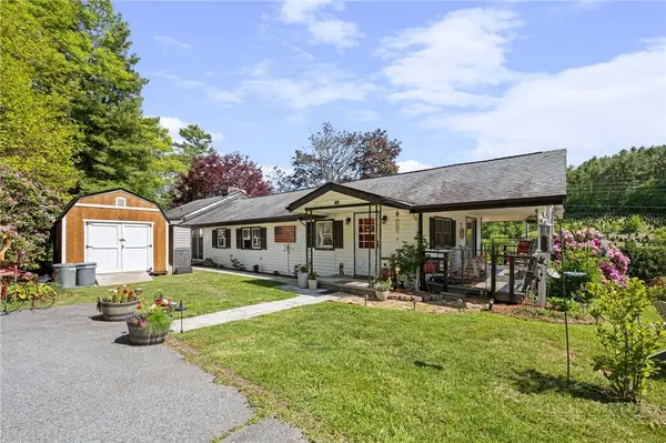 190 Benfield Road, Crossnore, NC 28616
