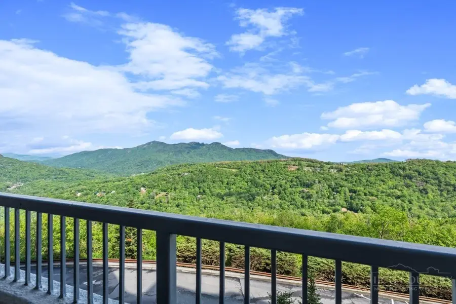 303 Sugar Top Drive #3228, Sugar Mountain, NC 28604 - #3