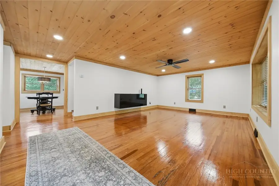 418 NW Arlington Circle, Lenoir, NC 28645 - #2