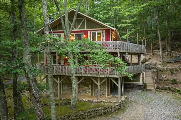 115 S Hickory Lane, Beech Mountain, NC 28604