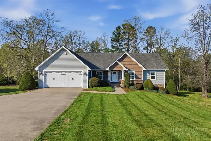 5205 South Oak Circle, Granite Falls, NC 28630 - #3