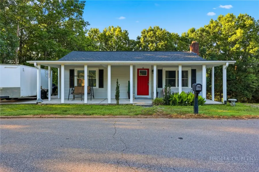32 W Highland Avenue, Granite Falls, NC 28630 - #3