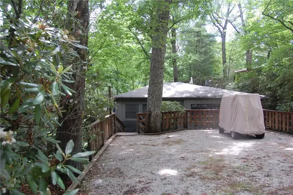 96 Hickory Lane, Newland, NC 28657