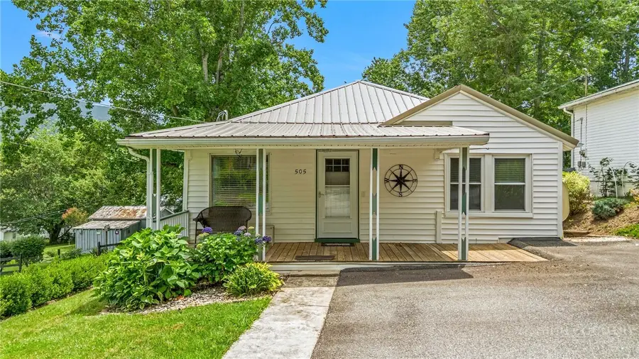 505 Oak Avenue, West Jefferson, NC 28694 - #2