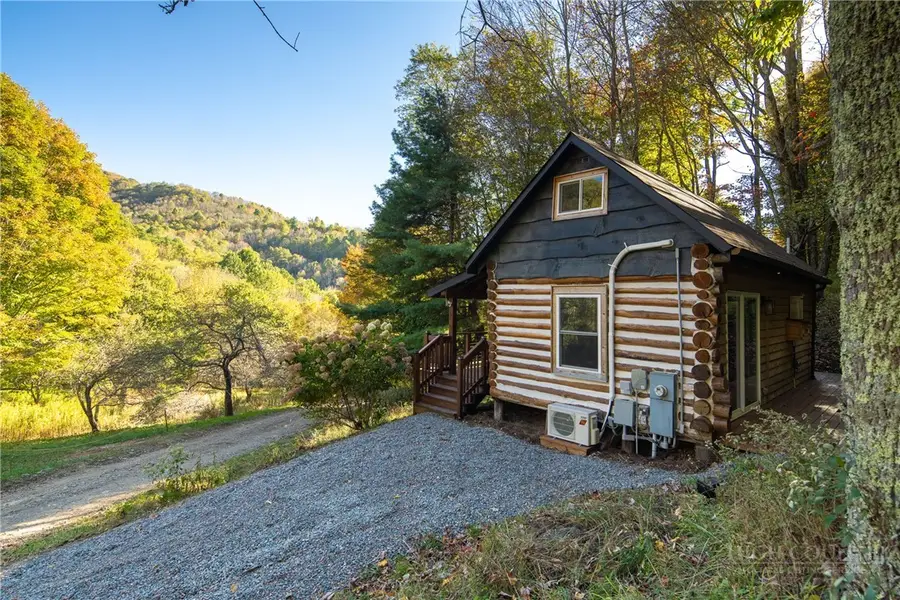 411 Apple Valley Road, Zionville, NC 28698 - #2