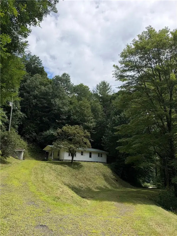 2744 Big Horse Creek Road, Lansing, NC 28643