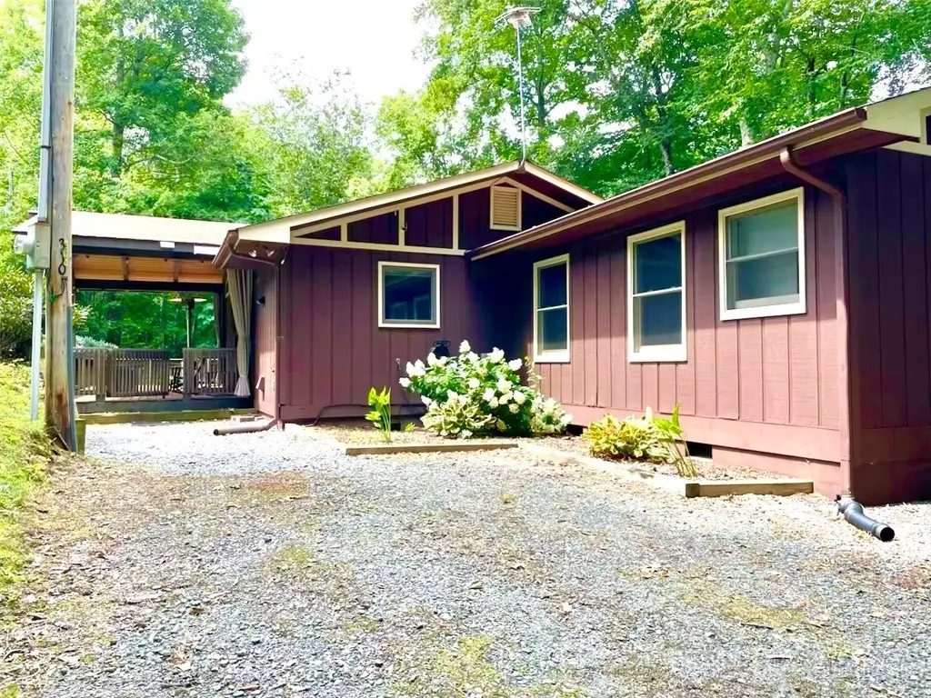 310 Country Lane, Newland, NC 28657 - #1