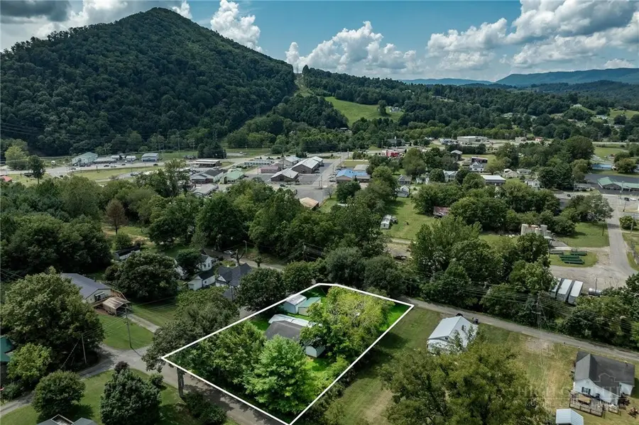 327 Pine Street, Mountain City, TN 37683 - #3