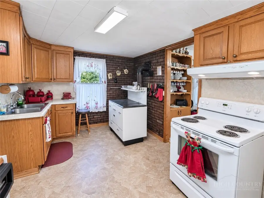 286 Hunt Ln, Laurel Springs, NC 28644 - #3