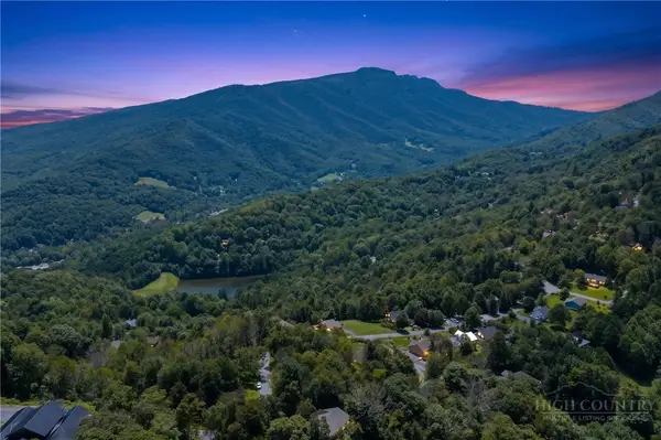 987 Alpine Drive, Seven Devils, NC 28604