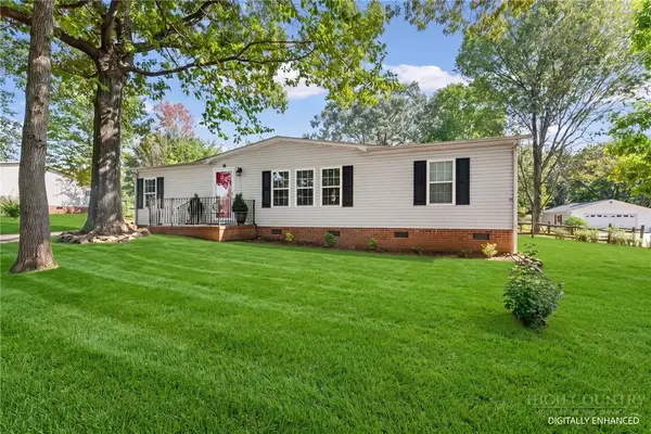 121 Regatta Lane, Mooresville, NC 28115