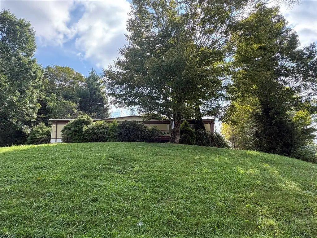 16 Wineberry Lane, Newland, NC 28657 - #1