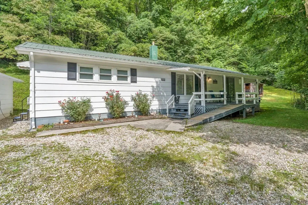 2850 Henson Creek, Newland, NC 28657 - #1